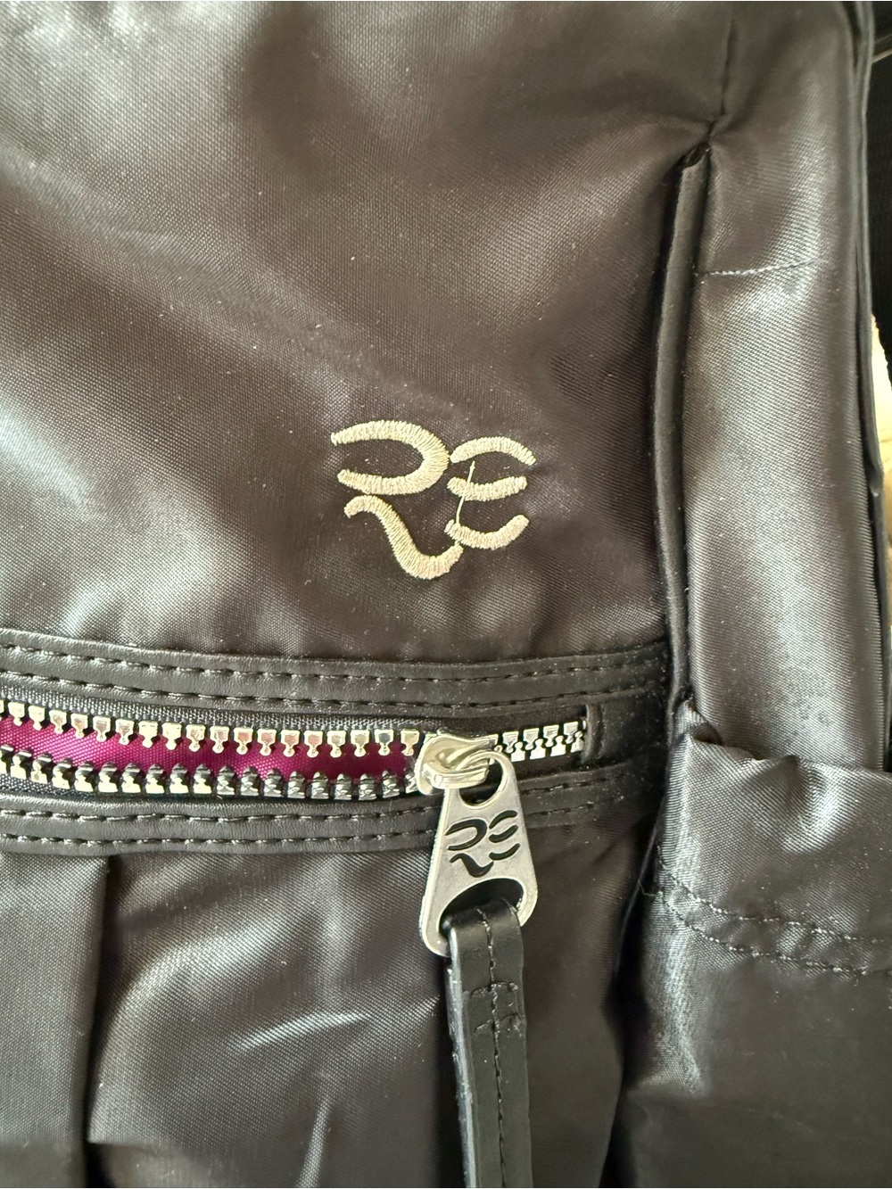 Rare Earth by Stone Mountain Everyday Black Crossbody Travel Bag with Pink Liner - Picture 2 of 7
